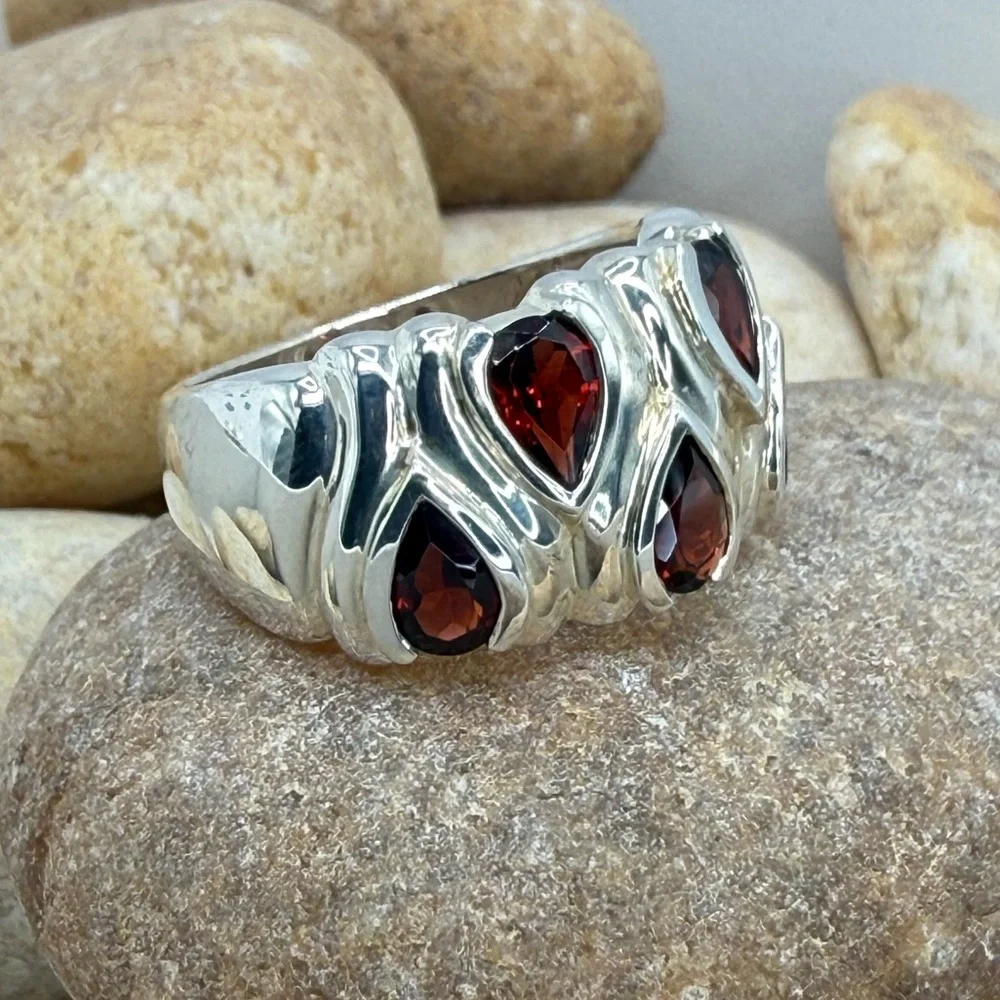 Vintage CNA Thailand Sterling Silver Garnet Band Ring Size 8